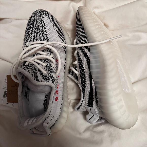 Yeezy Boost 350 V2 - Picture 2 of 3